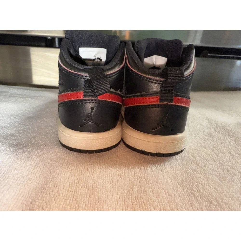 Nike Air Jordan 1 Size 6C Boys Retro‎ Black And Red  Sneakers